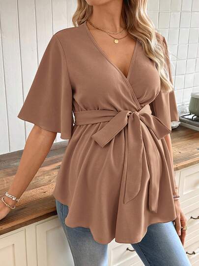 SHEIN Camisa de maternidad casual de unicolor con cuello en V, ribete de volantes y cinturón