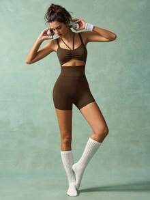 VARSITIE Conjunto deportivo de mujer de unicolor con diseño calado, tipo camiseta y pantalón corto