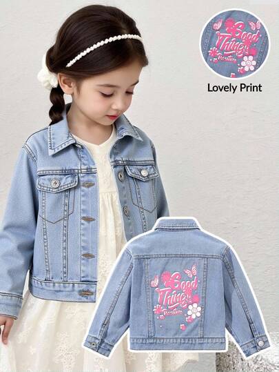 Genkimix Kids 女生牛仔外套，甜美可爱基础休闲学院风推荐，浅蓝色水洗牛仔搭配粉色蝴蝶、花朵及英文印花，活泼俏皮，前扣设计，宽松舒适，适合外出、休闲用餐、返校、旅行及日常穿着，春秋季节完美