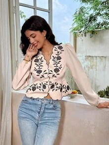 Serisse Áo sơ mi thời trang tay loe cổ chữ V cong hoa dành cho nữ, cài nút đơn, thích hợp cho kỳ nghỉ, áo thêu hoa thủ công thêu chữ thập, áo thêu hoa màu tương phản, áo thêu viền gợn sóng màu tương phản, áo cánh màu kem, áo cánh nông dân, áo cánh nữ thanh lịch, áo cánh tay loe, áo sơ mi cạp nhún, thích hợp cho công việc và đi làm, mùa xuân/thu, áo cánh thanh lịch, áo cánh kín đáo, áo cánh công sở thường ngày cho phụ nữ, áo cánh thanh lịch cho phụ nữ, áo sơ mi lễ tạ ơn, thời trang và đa năng, năm mới, giáng sinh cho phụ nữ, mùa thu và đông ấm cúng cho phụ nữ, phong cách Pháp, bữa nửa buổi, đi làm, văn phòng, tối giản, thanh lịch, cổ điển, hoàn hảo cho cuộc sống hàng ngày, phong cách thời trang Pháp - Màu be - Xem 5