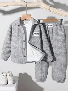 SHEIN 2 件套年轻男孩休闲纹理面料衬衫夹克和裤子适合日常穿着、度假和运动，适合所有季节粉丝秋冬套装适合万圣节圣诞节母子装 - 灰色 - 查看 2