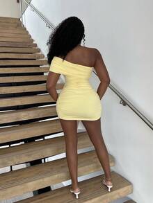 Alexandranx Váy ôm sát màu trơn nhún bèo mini màu vàng cho nữ, mùa hè, trang phục câu lạc bộ gợi cảm cho phụ nữ - Màu vàng - Xem 2