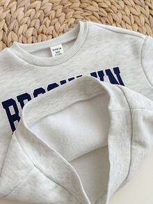 SHEIN Babygirl 可爱灰色字母印花长袖卫衣和裤子套装，秋冬