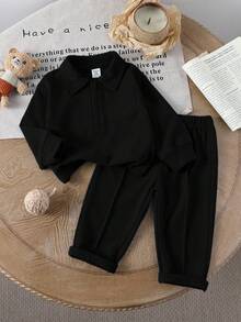 SHEIN 男/女宝宝休闲装，温暖舒适的穿着，适合温和天气。纯色半拉链领长袖上衣，套头设计，方便穿着；搭配纯色无腰带裤。适合户外漫步、居家休闲、轻度运动或温馨的家庭聚会，让宝宝展现天真活力，成为关注的焦点。 - 黑色 - 查看 1