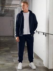 Completo casual da uomo con colletto alla coreana, strisce laterali e colori a contrasto, versatile in due pezzi