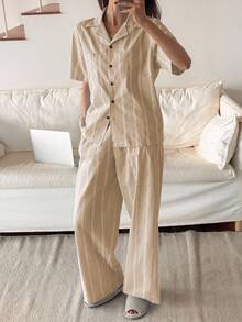DAZY Gestreifter Kontrast-Knopf-Vorderseite Drop Shoulder Kurzarm Damen Pyjama Set