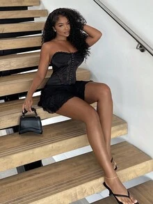 Alexandranx Váy ngắn hở vai nhiều lớp phối ren đen, váy mùa hè dành cho nữ - màu đen - Xem 5