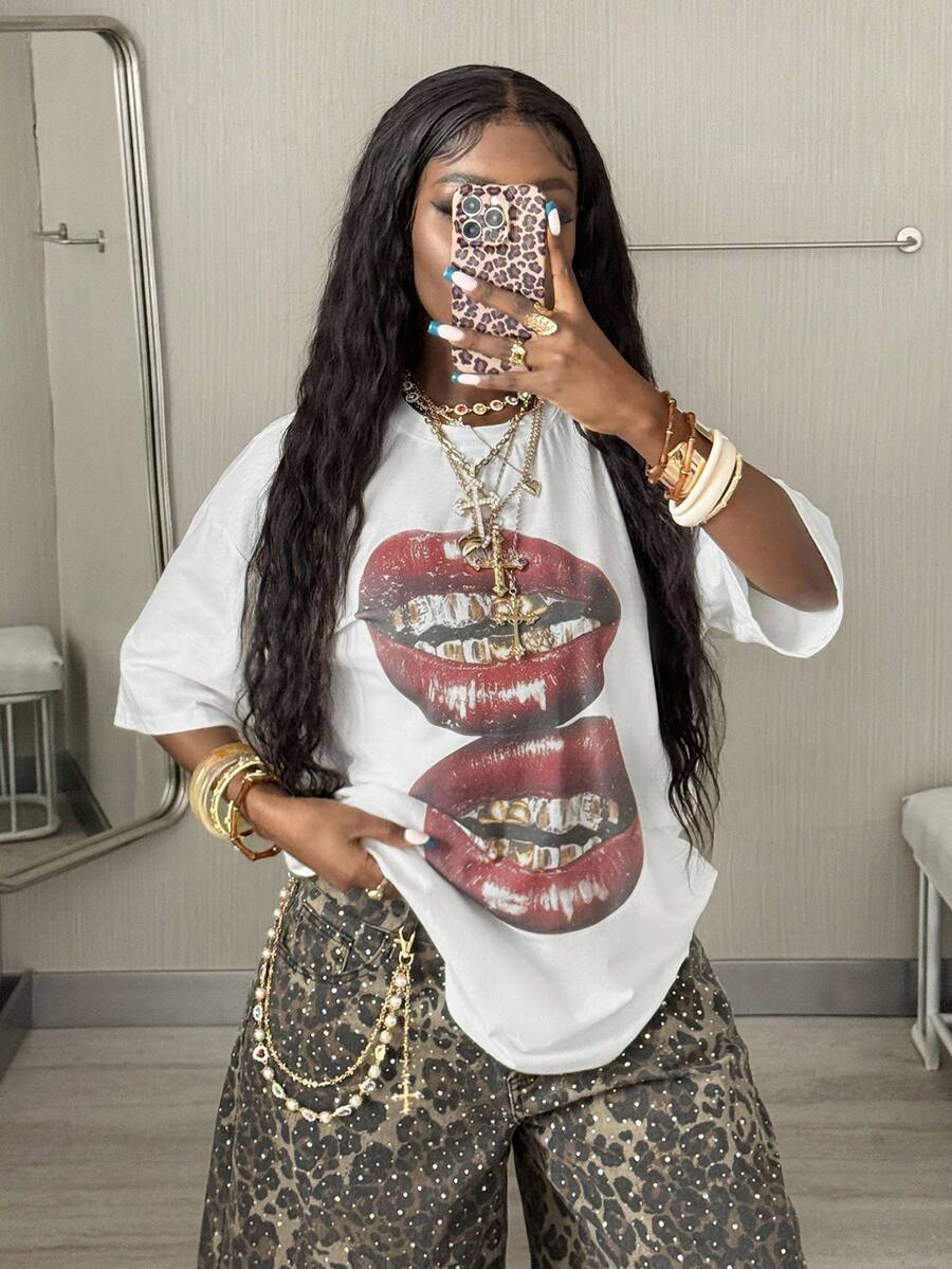 Coolane 女士夏季演唱会街头服饰复古休闲 Y2K 嬉皮老钱舒适唇形图案超大白色 T 恤 - 白色 - 查看 1