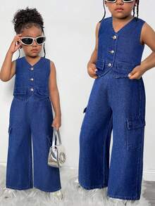 年轻女孩纯色V领无袖时尚上衣和工装长裤牛仔套装