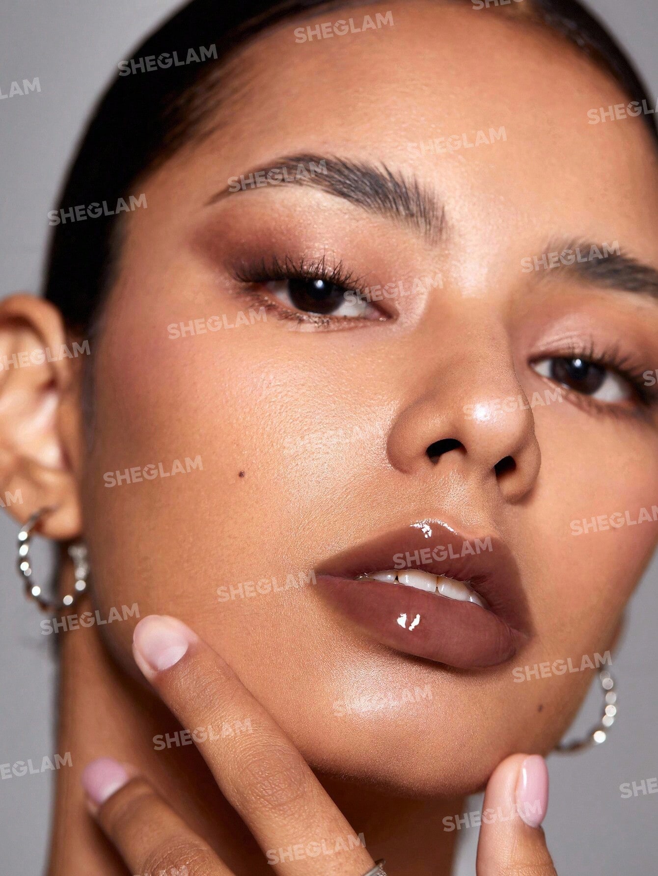 SHEGLAM ملمع شفاه جلاز داز-ملمع شفاه لامع ملون بنك...