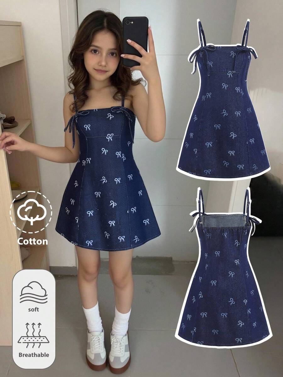 SHEIN 青少年女孩時尚休閒 Y2K 復古酷街頭返校大學基本款簡約白色蝴蝶結圖案藍色牛仔掛脖短款可愛洋裝 - 藍色 - 查看 1