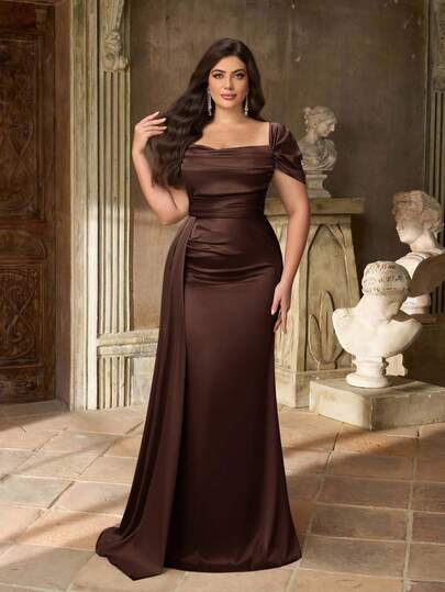 Aureia Plus Size Elegant Minimalistisk Grön Kallaxig Rynkad Midja Lyxig Satin Sjöjungfruklänning Brudtärneklänning