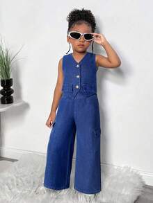 年轻女孩纯色V领无袖时尚上衣和工装长裤牛仔套装