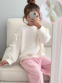 SHEIN Lässiger Rundhals-Strickpullover mit langen Ärmeln und Schleife für junge Kleine Mädchen, Langarmpullover, geeignet für den Schulanfang, zu Hause, beim Sport, in der Freizeit, auf Partys, warm und bequem für Herbst/Winter. Kinderpullover mit Schleife, Pullover mit Schleifen, weißer Pullover für Kinder, weißer Kinderpullover, Pullover mit Schleifenärmeln