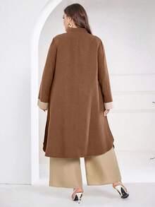 Al Najma 加大码纯色拼布长袖前扣休闲上衣和裤子两件套，休闲适度长款经典穆斯林时尚套装，适合旅行/休闲/居家/度假两件套 - 棕色 - 查看 2