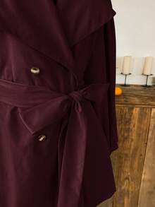 Comfortcana 酒红色纯色立领纽扣领带休闲简约大码风衣法式衣服女秋冬长款外套 - 酒紅色 - 查看 4