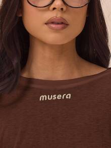 MUSERA Vestido mini de manga larga con cuello de equipo, bordado con eslogan, ligero, para verano, para ir a la librería, Ibiza, playa, festival, concierto, fiesta, cita nocturna, noche de cumpleaños, fiesta de noche - Marrón - Ver 2