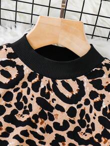 SHEIN 年轻女孩休闲时尚针织豹纹印花套头衫上衣和纯色针织 PU 紧身裤套装，秋冬，可爱、休闲、复古、优雅，非常适合冬季和秋季的休闲、日常穿着和学校日常穿着，适合圣诞节。 - 卡其色 - 查看 4