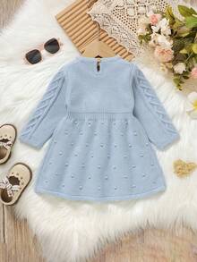 SHEIN Playful Pals Vestido de manga larga de punto azul de moda para niñas pequeñas: cuello redondo, diseño de lunares 3D y cintura, vestido de princesa dulce de estilo suéter para niños
