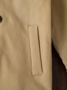 SHEIN Playful Pals 男婴休闲时尚双排扣条纹袖口优雅风衣外套，适合春秋季穿着，日常穿着、度假、旅行、参加派对等场合皆宜。男婴外套，卡其色风衣，秋季/冬季童装。