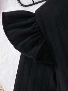 SHEIN 女婴 2 件套可爱格子拼布校园风格服装，荷叶边长袖立领针织 T 恤上衣和大蝴蝶结细节裙，非常适合秋冬季休闲日常穿着和上学日常，适合圣诞节