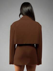 MISSGUIDED Blazer corto con botones delanteros de doble botonadura, con tachuelas, de estilo llamativo y metálico, para uso profesional y de oficina en otoño e invierno - Marrón - Ver 2