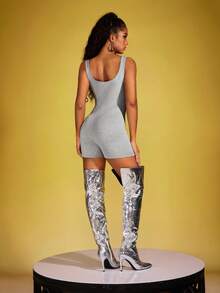 INAWLY Solva 女款纯色贴身连体短裤，褶皱细节和宽大的圆领设计 - 灰色 - 查看 2