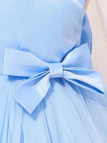 SHEIN Glamorique Kids 圣诞公主女童连衣裙，薄纱泡泡裙派对礼服，花童礼服，适合婚礼、派对、季节，蓝色；白色串珠 V 型后背大蝴蝶结公主裙 - 淺藍色 - 查看 3