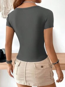 SHEIN EZwear Camiseta ajustada de mujer de cuello redondo, manga corta, color gris oscuro, apropiada para el verano