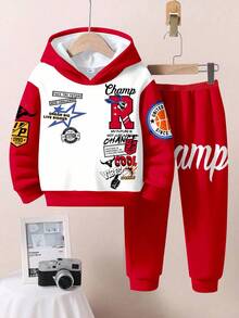 SHEIN 男童 Champion 街头风运动套装 - 红色印花连帽衫和运动裤，2025 年新款运动服，酷炫都市风男童装，宽松休闲简约舒适长袖连帽衫两件套，适合秋冬季穿着。红色两件套男童运动服，儿童街头时尚男童服装，红色童装秋季套装 - 彩色 - 查看 3