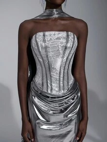 Elitara 优雅、奢华、未来感十足的针织涂层面料，配有缝线、法式刺绣、人字形腹部褶皱、飘逸领口的贴臀连衣裙、女士晚礼服、网眼连衣裙、连衣裙