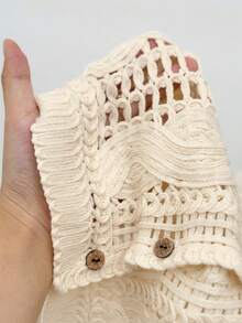 SHEIN Frenchy 女士亮片饰边镂空荷叶袖单排扣针织上衣，钩针编织上衣，秋季背心，度假风上衣，钩针背心，蕾丝刺绣荷叶边，钩针纹理针织上衣，V领吊坠装饰针织上衣，秋季女装，冬季女装，四季皆宜，冬季女装，休闲办公女装，法式风格，商务休闲女装，优雅，通勤，简约，办公室，复古，简约，日常穿着，夏季毛衣背心 - 杏色 - 查看 5