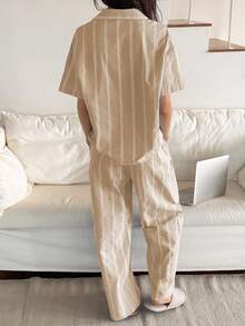 DAZY Gestreifter Kontrast-Knopf-Vorderseite Drop Shoulder Kurzarm Damen Pyjama Set