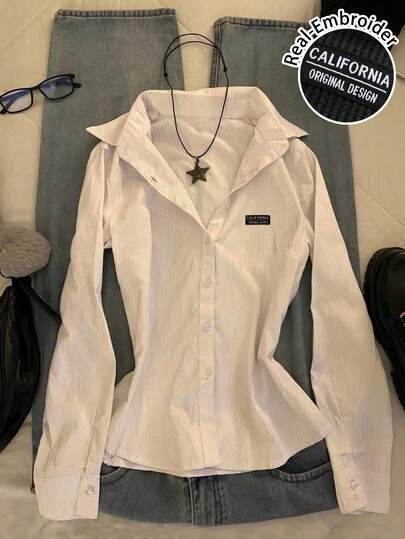 Attitoon 加州字母刺绣贴片休闲束腰长袖纽扣衬衫，适合秋冬季节穿着，时尚百搭。