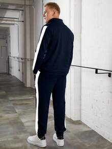 Completo casual da uomo con colletto alla coreana, strisce laterali e colori a contrasto, versatile in due pezzi