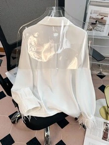 GlowEve 女士纯色翻领长袖单排扣羽毛拼接优雅衬衫 - 白色 - 查看 2