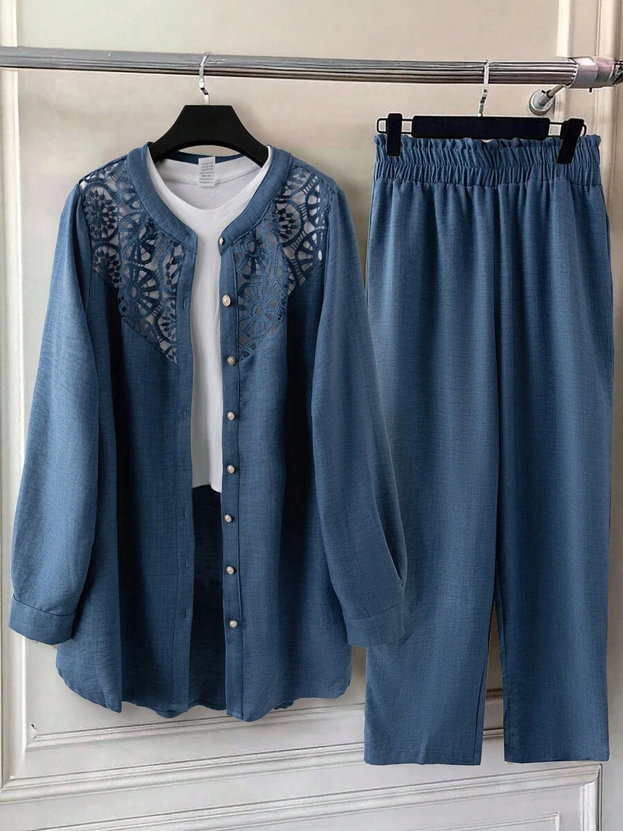 SHEIN LUNE CURVE 大码女式纯色亚麻混纺圆领蕾丝拼接全扣休闲舒适常规衬衫 + 松紧腰宽松裤 2 件套秋季女装 - 霧霾藍 - 查看 1