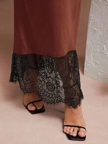 L'Amorae 纯色缎面蕾丝下摆细节低腰中长裙 - 鏽棕色 - 查看 2