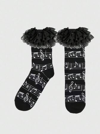 Kawaii زوجان من جوارب الركبة عالية الطراز البانك الأسود والأبيض ذات تباين الألوان والنغمات الموسيقية المخططة، وزوج من جوارب الكاحل المتوسط ذات الأطراف الدانتيل باللون الأحادي، مناسبة لمهرجانات الموسيقى والملابس الكاجوال والملهمة من الأنمي