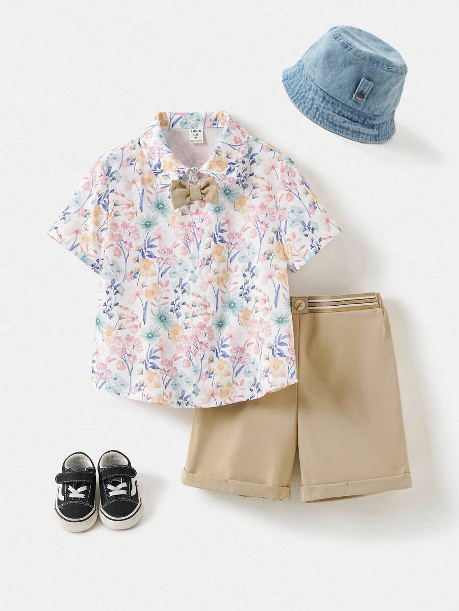 Joliand Joliand 2 pièces Ensemble élégant pour jeunes garçons, chemise urbaine chic kaki à col fleuri et short kaki, avec nœud papillon rose inclus. Convient pour mariage, fête, sortie, pique-nique, été - Multicolore - Voir 1