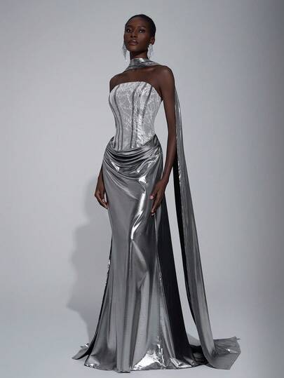 Elitara 优雅、奢华、未来感十足的针织涂层面料，配有缝线、法式刺绣、人字形腹部褶皱、飘逸领口的贴臀连衣裙、女士晚礼服、网眼连衣裙、连衣裙