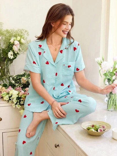 SHEIN 条纹心形印花翻领短袖女士睡衣套装女士睡衣套装心形睡衣套装夏季睡衣套装女士睡衣套装舒适优雅细节