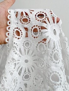 Maweii 这款优雅的白色蕾丝花卉大码衬衫非常适合春季、秋季、新年和圣诞节穿着。也是度假、夏季、派对和花卉主题活动的理想之选。 - 白色 - 查看 7