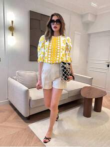 Pariaura قميص كاجوال مزخرف بطبعة الزهور مع تريم مكشكش، ملابس كاجوال للربيع للجامعة - أصفر - مشاهدة 6