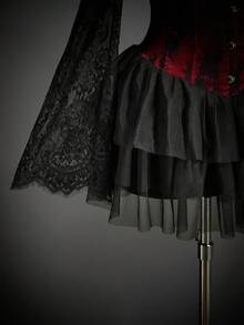 SHEIN ICON 女式性感辣妹千禧风格 Y2K 个性大胆前卫万圣节角色扮演吸血鬼新娘黑红撞色蕾丝拼接单肩喇叭袖荷叶边多层网眼吊带迷你连衣裙 - 彩色 - 查看 8