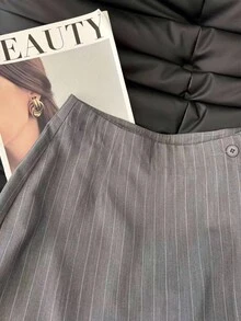 SHEIN Frenchy Damen gestreifte Wickel-Shorts mit Kreuzüberschneidung - Grau - Übersicht 4