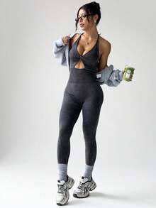 Dewbera 无缝瑜伽连体衣，工字背，七分裤，可拆卸罩杯，前扭纹镂空，露背设计，时尚性感，适合健身、户外跑步，吸湿排汗 - 黑色 - 查看 7