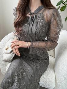 FRIFUL 女士深灰色透明蕾丝面料系腰修身两件套服装，适合节日的商务休闲装