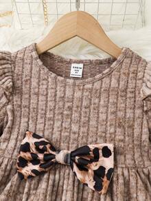 SHEIN 2 件套少女针织纯色圆领拼布豹纹蝴蝶结和豹纹裤 - 棕色 - 查看 4