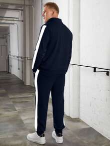 Completo casual da uomo con colletto alla coreana, strisce laterali e colori a contrasto, versatile in due pezzi